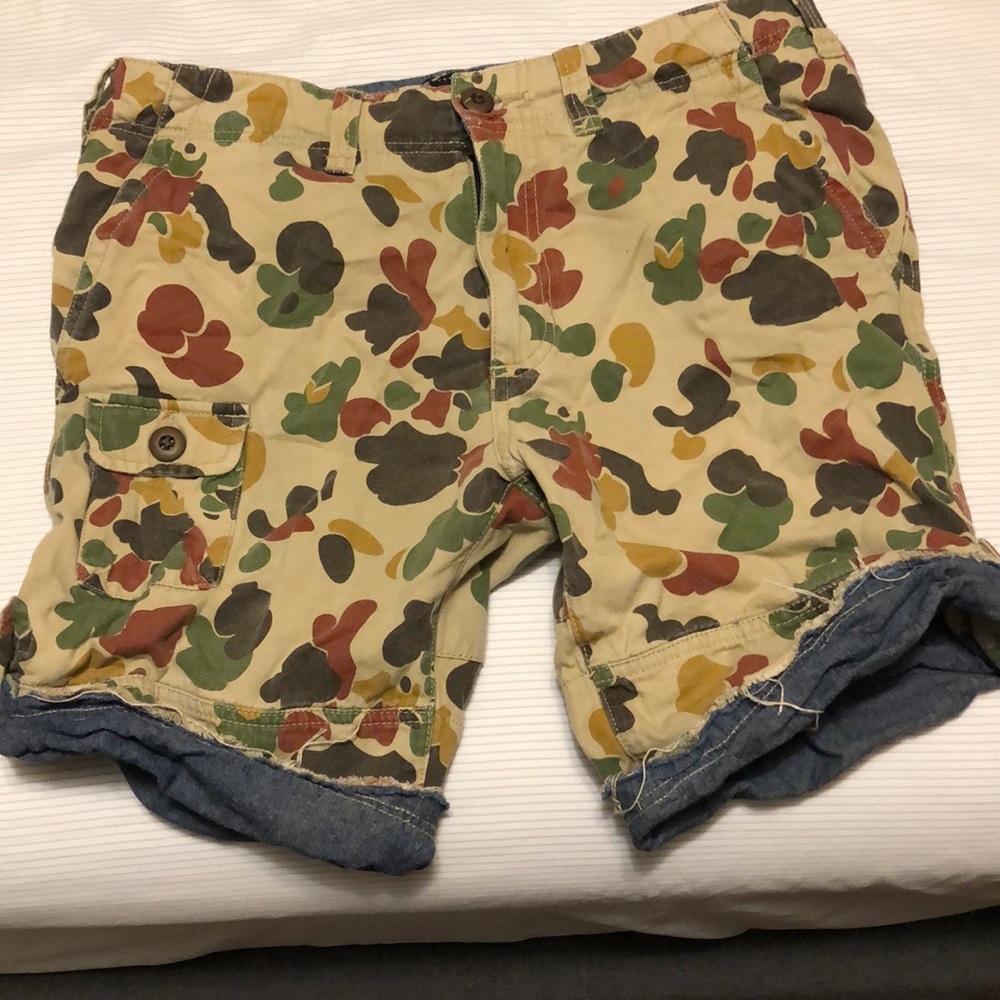10.Deep camo shorts
